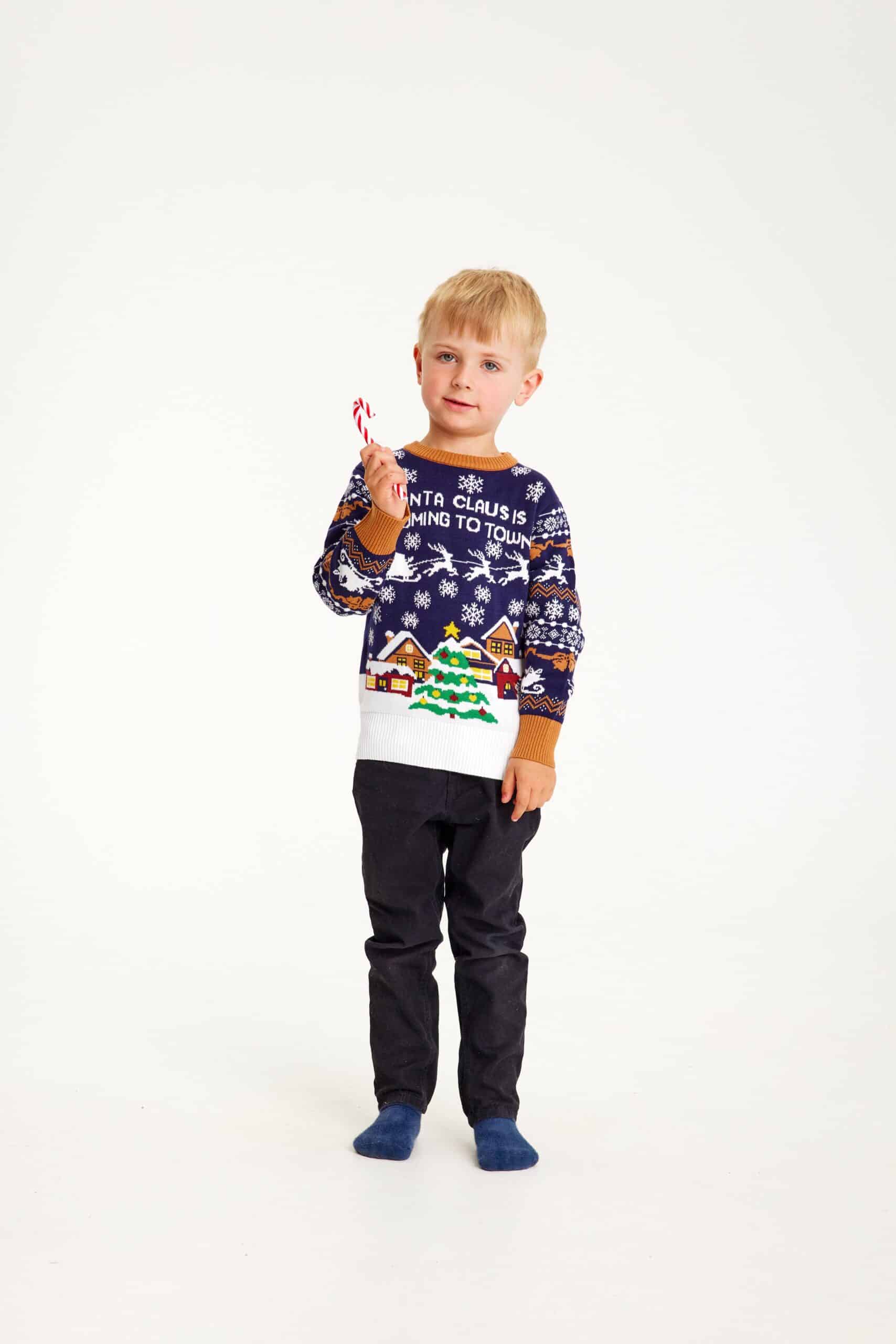 Årets julesweater: Santa Claus Is Coming To Town - Børn. Ugly Christmas Sweater lavet i Danmark